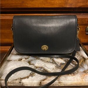 BLUE Vintage Turnlock Coach Bag!